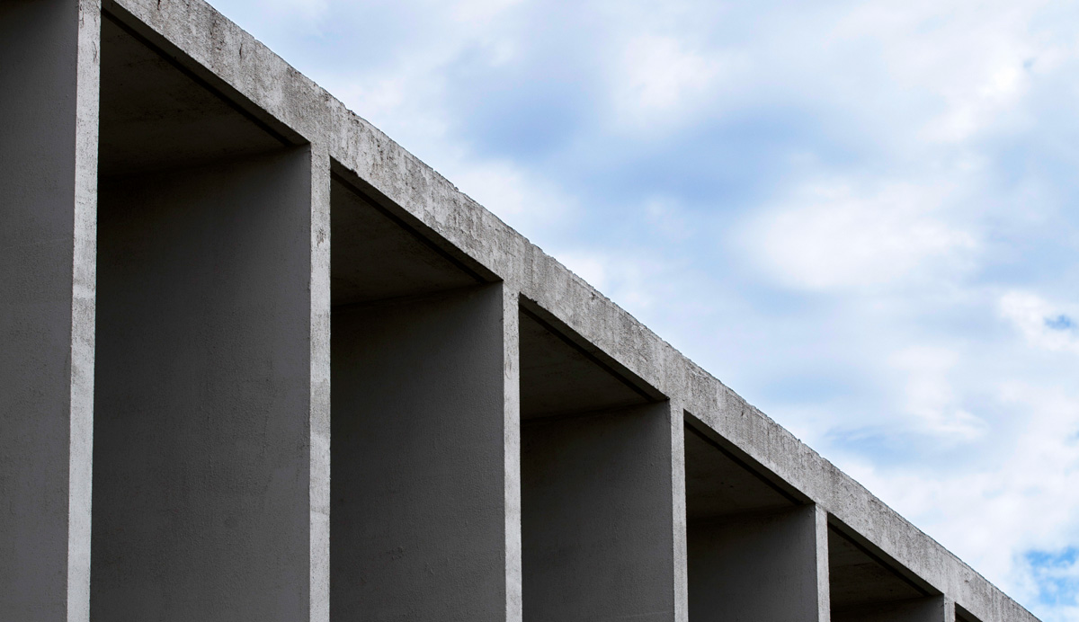 Cement with reduced chloride content