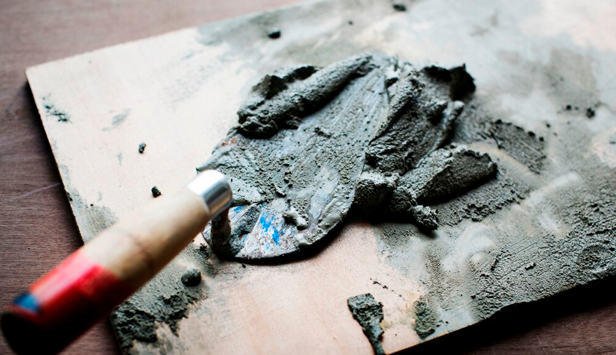 Alumina-based additives